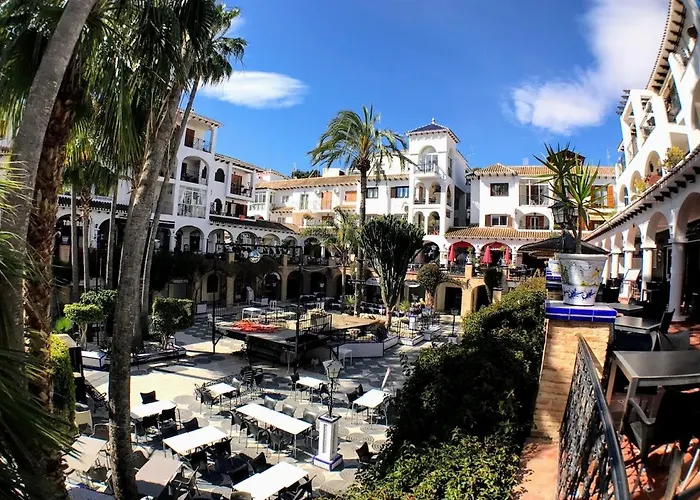 Golf&live Music Lovers Pool Views, Villamartin Plaza Apartment *